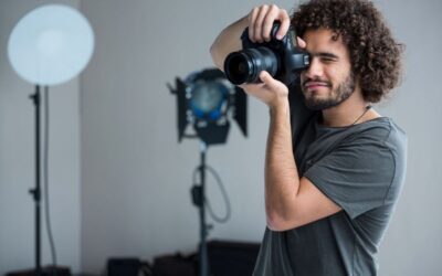 Ile zarabia fotograf w Polsce w 2025? Sprawdź zarobki fotografa na etacie i stawki początkującego freelancera