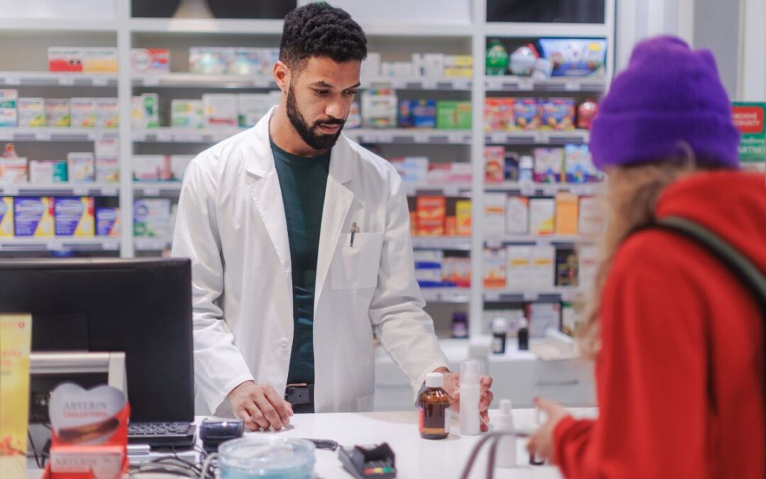 Ile zarabia farmaceuta w Polsce w 2025 roku? Raport płac w aptece i realia pracy magistra farmacji