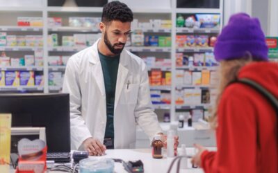 Ile zarabia farmaceuta w Polsce w 2025 roku? Raport płac w aptece i realia pracy magistra farmacji