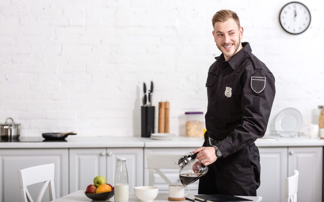 Ile zarabia kucharz w 2025? Zarobki w gastronomii szefa kuchni, wysokość pensji w restauracji