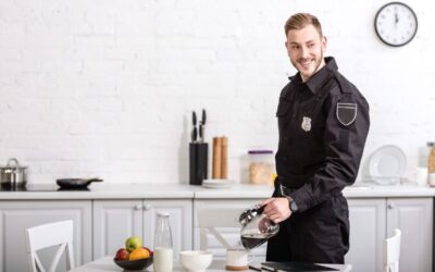 Ile zarabia kucharz w 2025? Zarobki w gastronomii szefa kuchni, wysokość pensji w restauracji