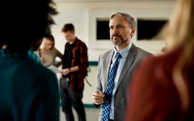 Ile zarabia dyrektor szkoły w Polsce? Zarobki dyrektorów szkół w 2025 – stanowisko, kwalifikacje i średnie zarobki